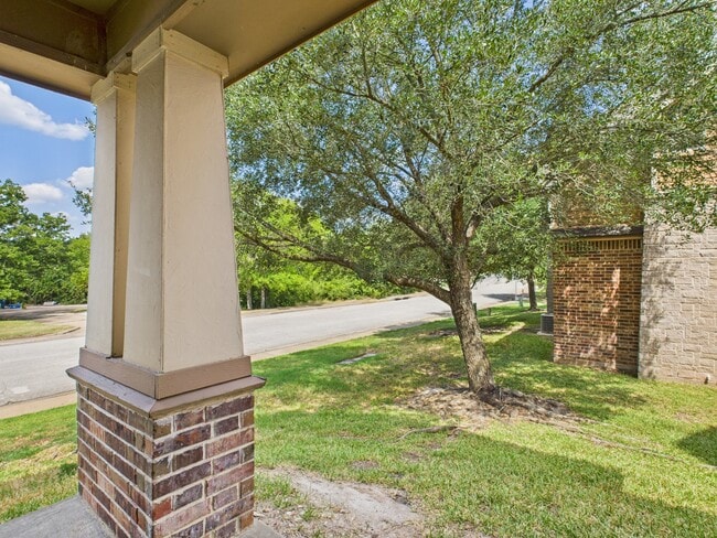 Building Photo - 1812 W Villa Maria Rd