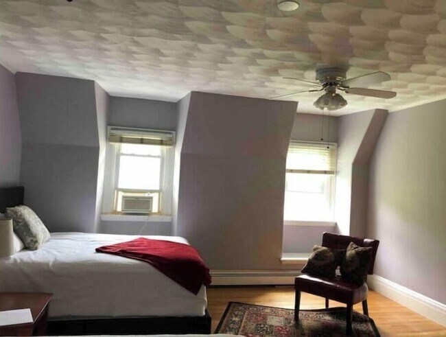 Building Photo - 318 Tappan St