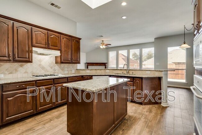 Building Photo - 4911 Lakeland Dr