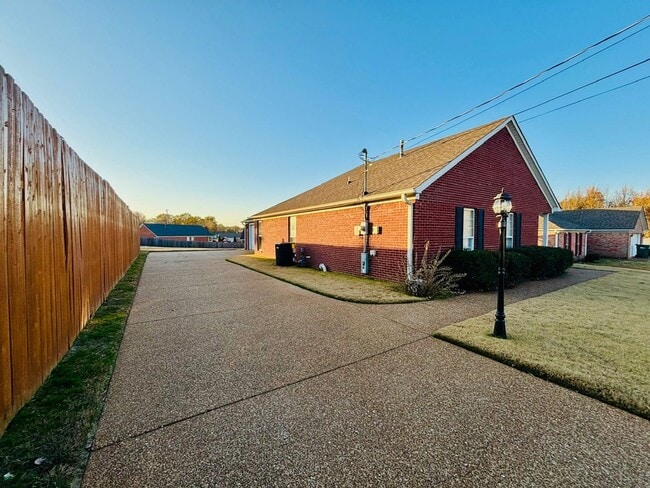 Building Photo - 23 Hulsey Cove