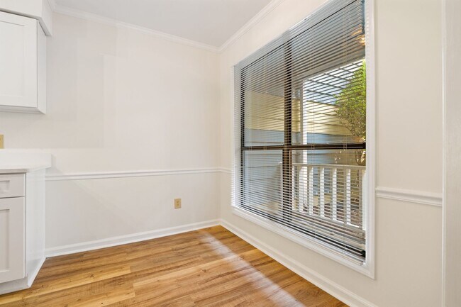 Building Photo - 3-Bedroom Townhouse in the Heart of Cary