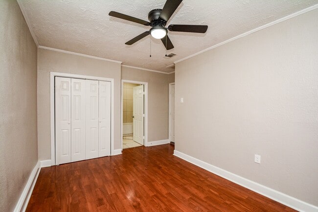 Building Photo - 2109 Pomona Dr