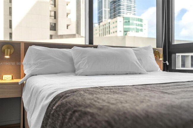 Building Photo - 225 N Miami Ave