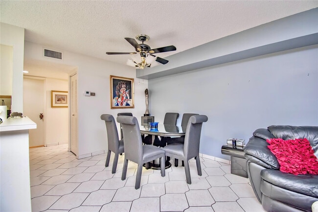 Building Photo - 14895 Builtmore Way
