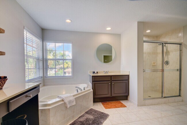 Building Photo - 4006 Bahia Isle Cir