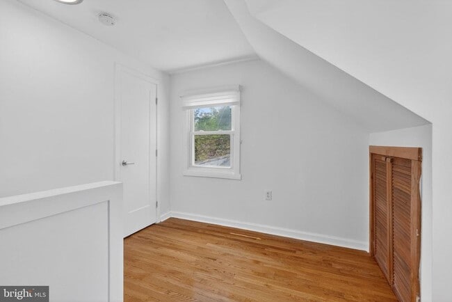 Building Photo - 5831 33rd Ave