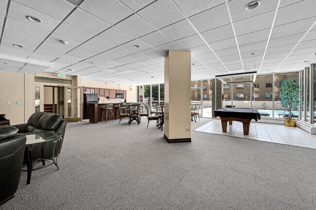 Building Photo - $1,645 - 1 Bed, 1 bath Condo in Denver wit...