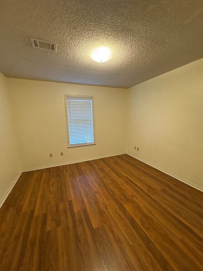 Building Photo - 9515 Kingswalk St