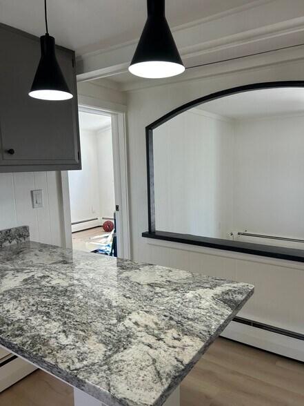 Building Photo - 85 Cosey Beach Ave