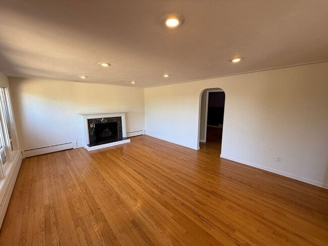 Building Photo - 1740 Glen Creek Rd NW