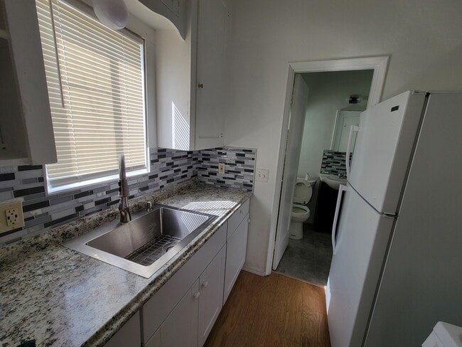 Building Photo - 820 S Arizona Ave