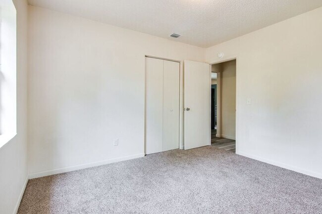 Building Photo - 228 Bonnet Ave