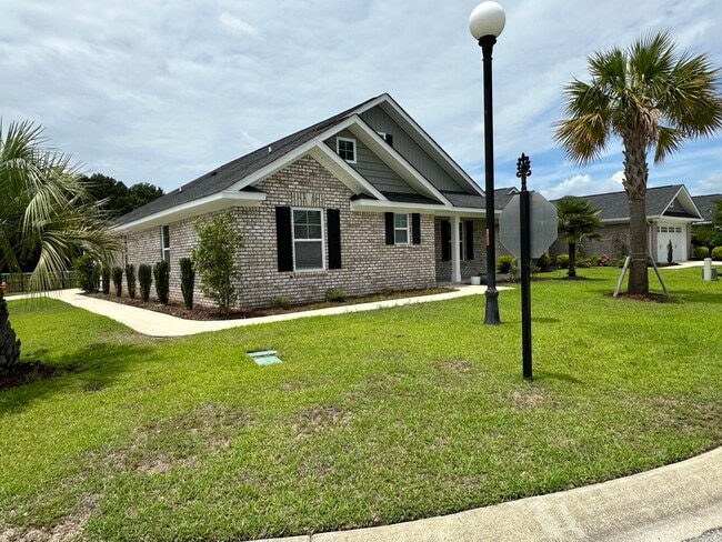 Building Photo - 2102 Eureka Way