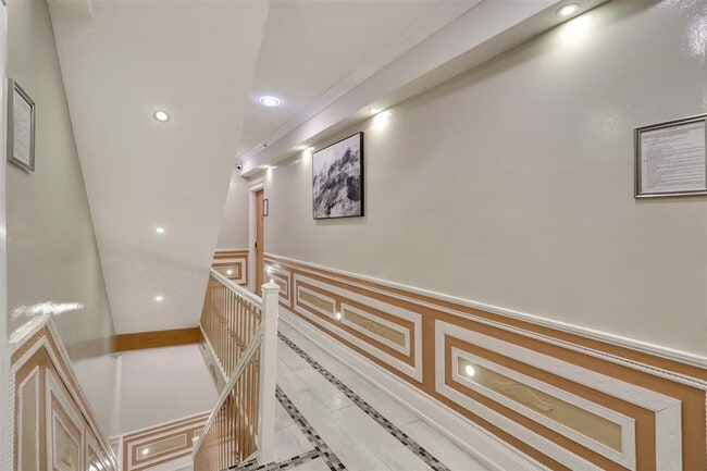 Building Photo - 1569 Lexington Ave