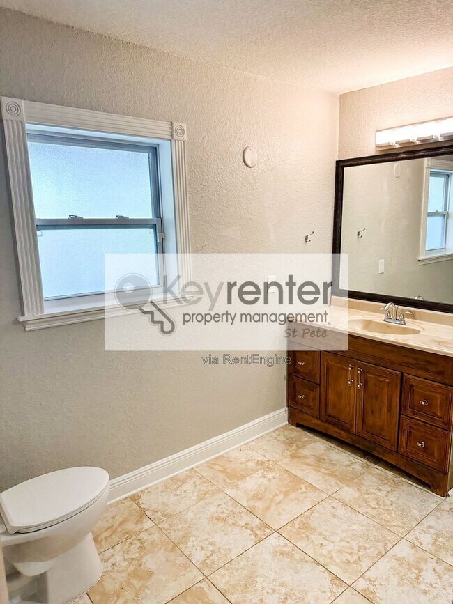 Building Photo - 3814 W El Prado Blvd