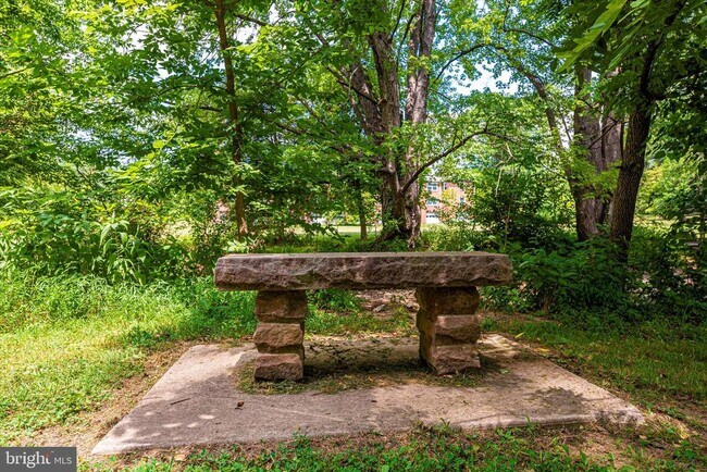 Building Photo - 910 McLendon Dr