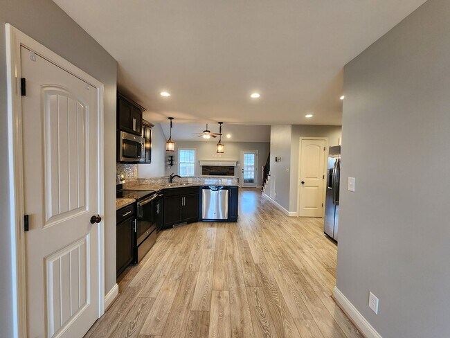 Building Photo - 1003 Sunrise Dr