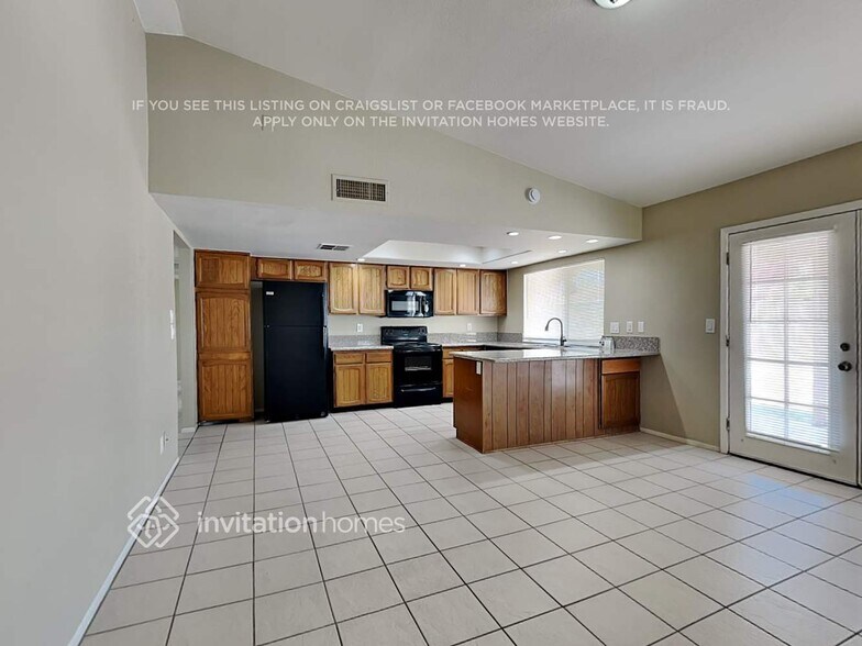 Building Photo - 5634 W Altadena Ave