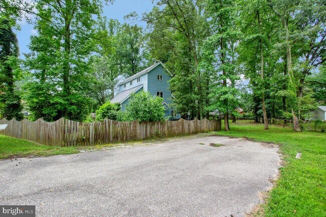 Building Photo - 920 Old Annapolis Neck Rd