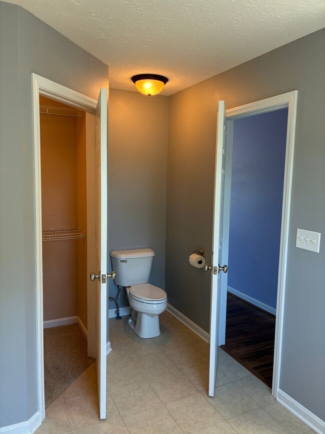 Building Photo - **ELIZABETHTOWN INDEPENDENT SCHOOL DISTRICT**