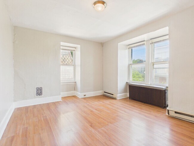 Building Photo - 1528 Green St