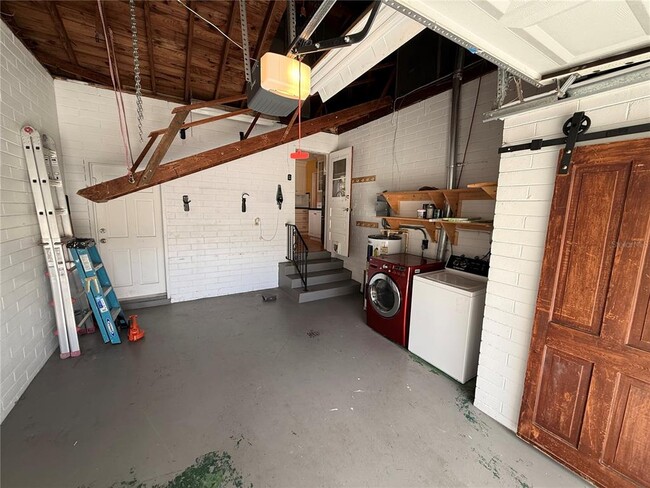 Building Photo - 1415 Oakley St