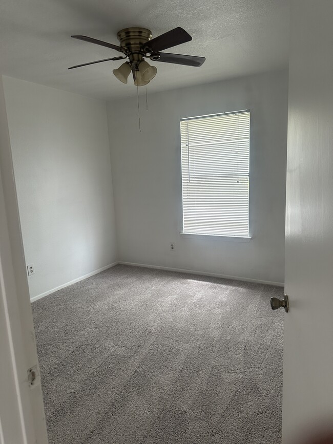 Building Photo - 1205 Dawson Cir