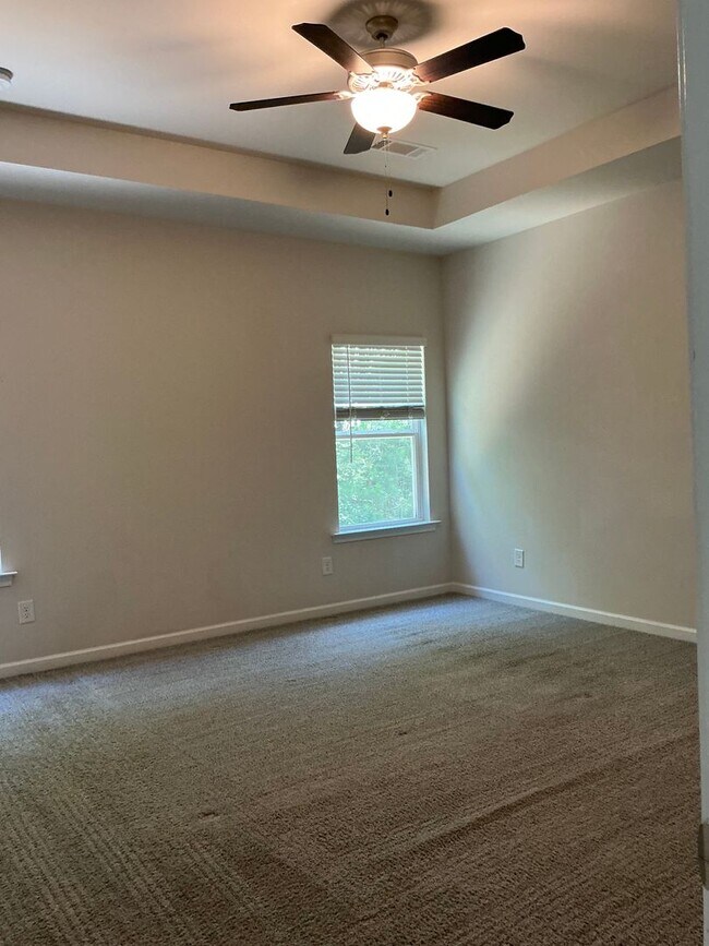 Building Photo - 3-bedroom, 2.5-bathroom single-family home