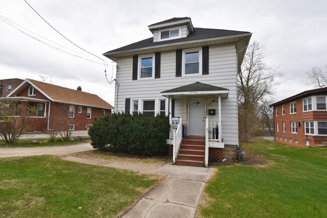 Building Photo - 359 W St Charles Rd