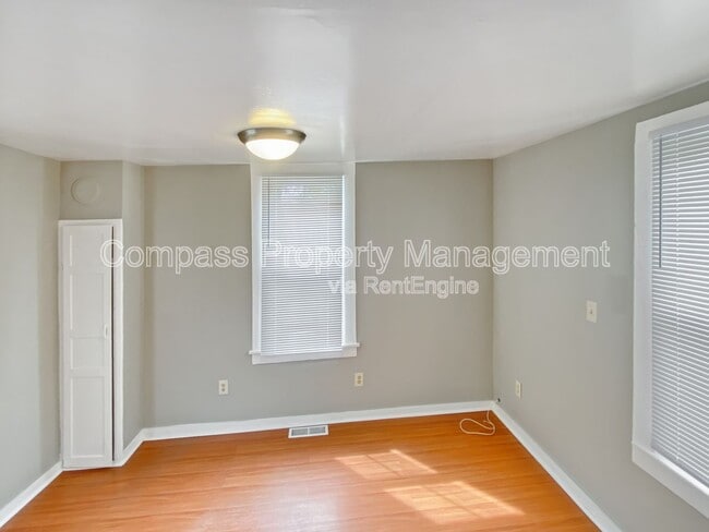 Building Photo - 209 Seward Ave NW