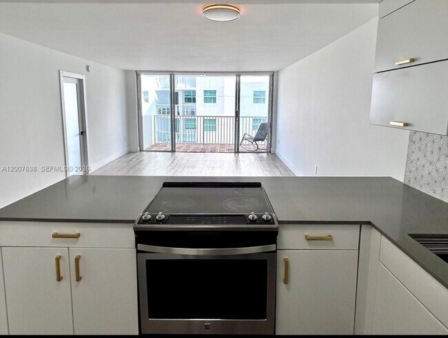 Building Photo - 5838 Collins Ave