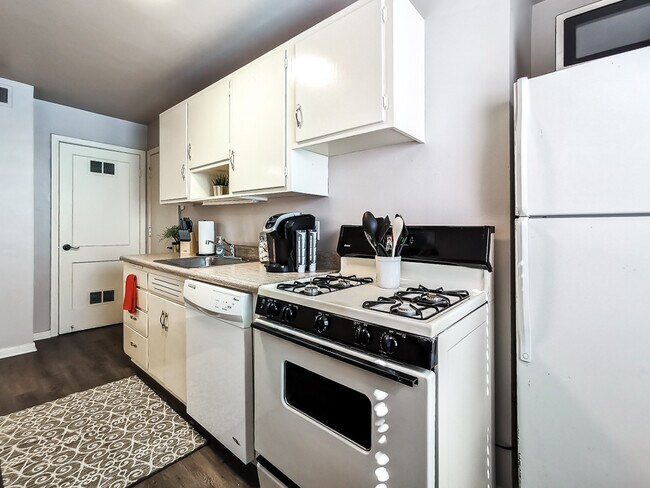 Building Photo - 1207 W 45th St