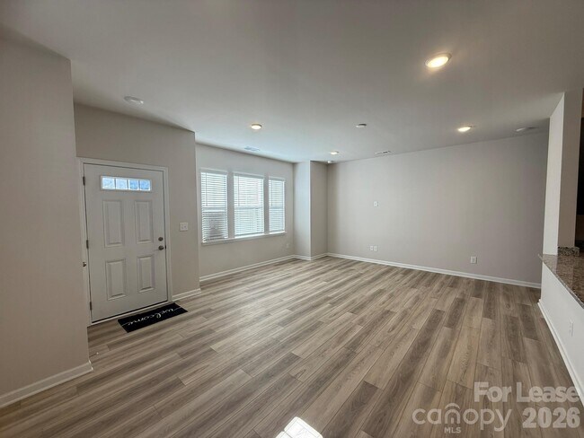 Building Photo - 1111 Bartholdi Dr