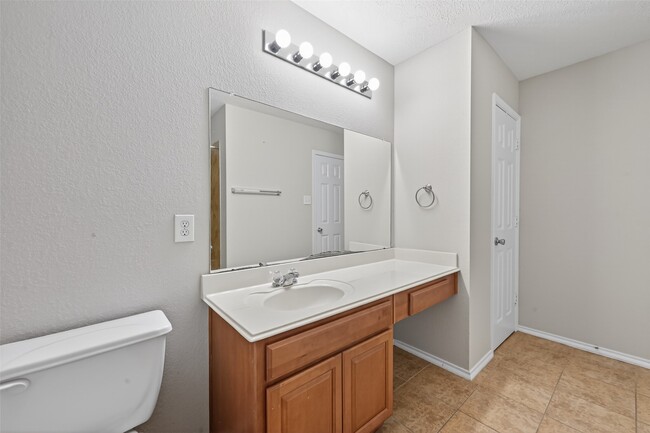 Building Photo - 20631 Tayman Oaks Dr