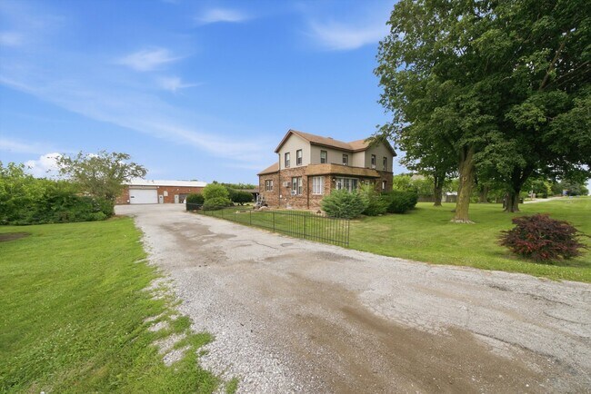 Building Photo - 24134 IL-53