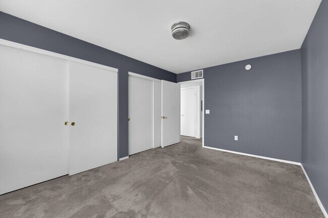 Building Photo - 5710 E Tropicana Ave
