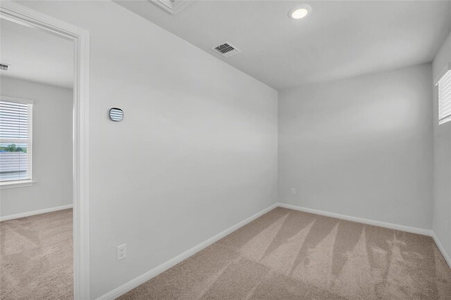 Building Photo - 2412 Ekvall Dr