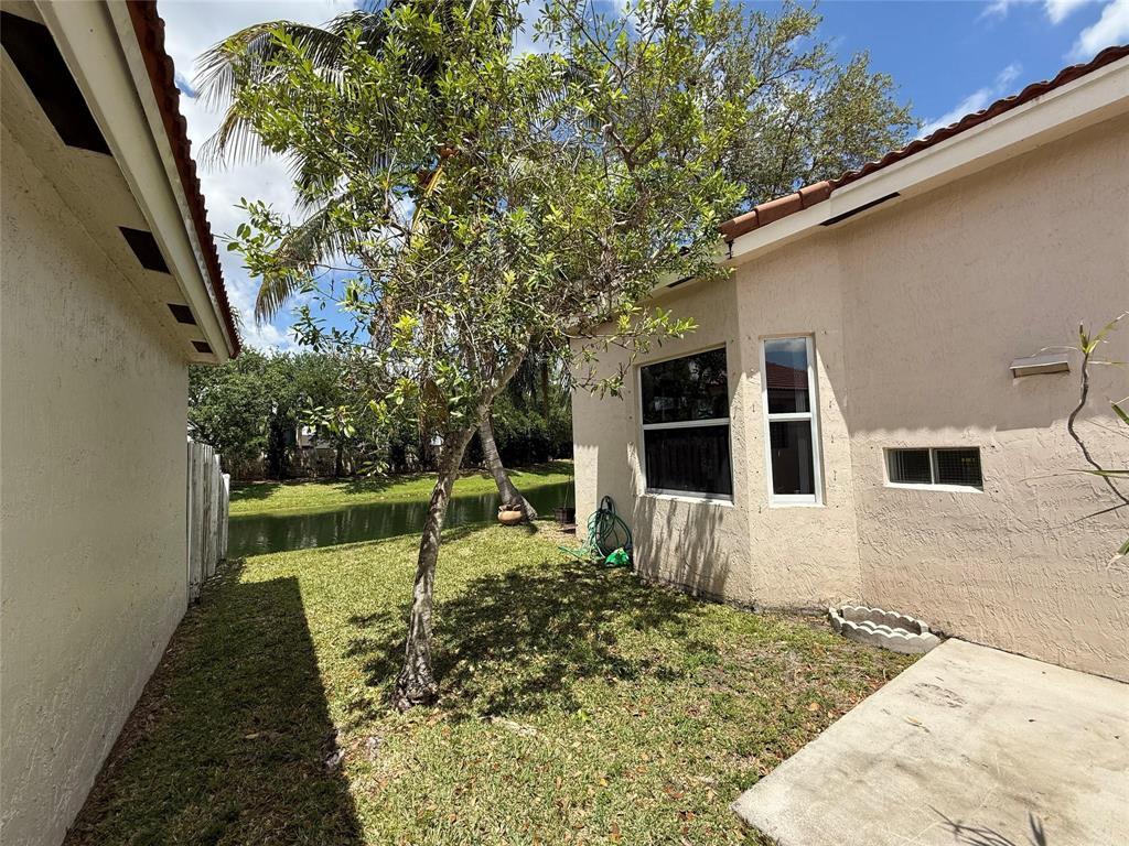 Building Photo - 4965 SW 153rd Ave
