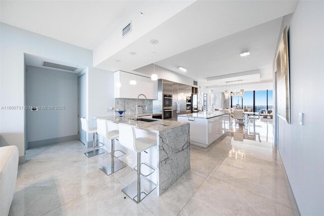 Building Photo - 5500 Island Estates Dr