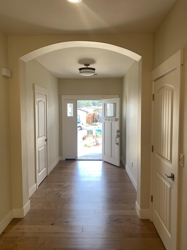 Building Photo - 3626 Aaron Dr