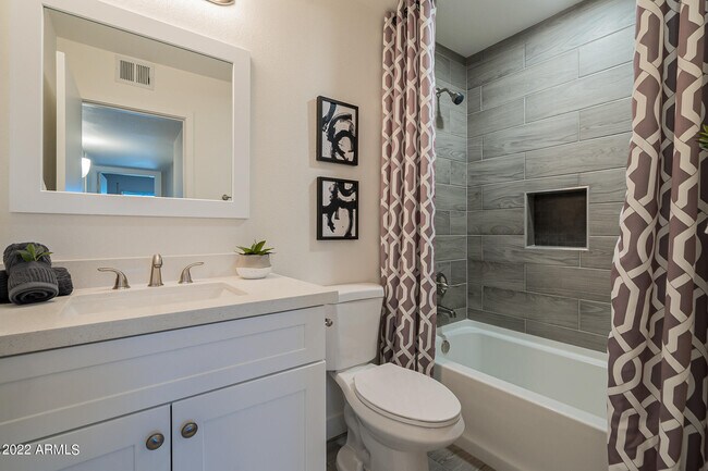 Building Photo - 12019 N Hacienda Dr