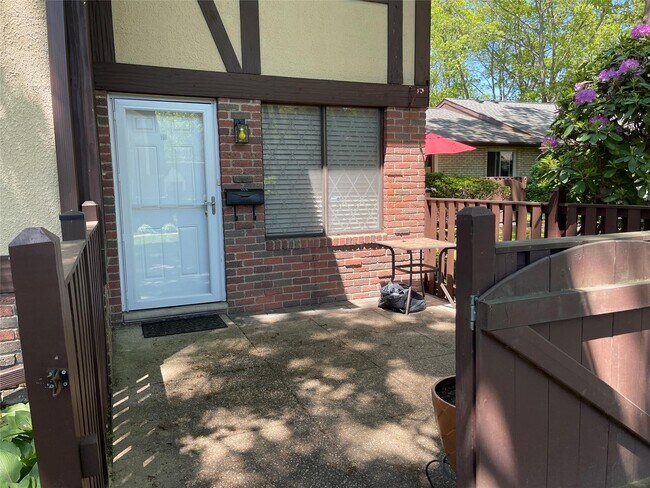 Building Photo - 158 Cambridge Dr