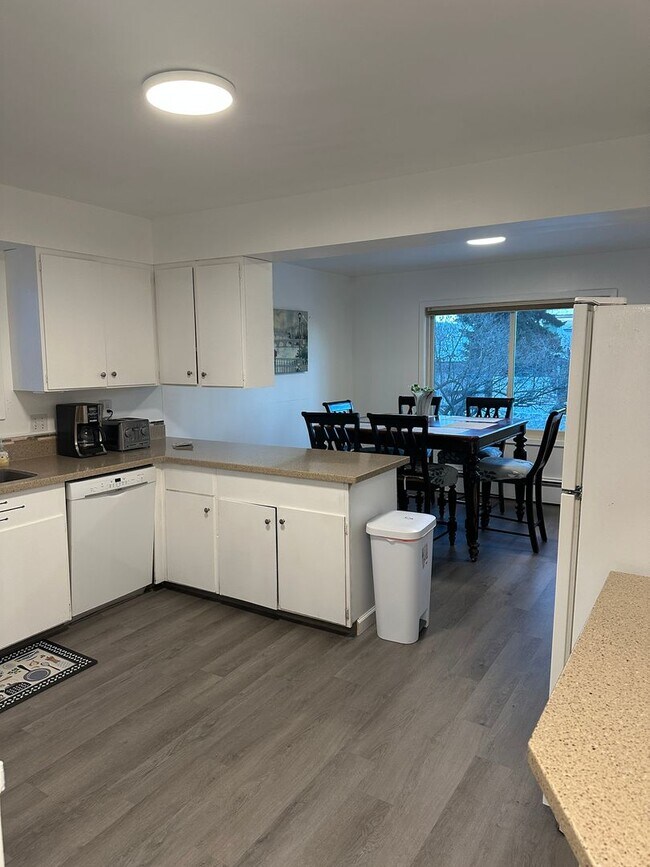 Building Photo - 521 N St