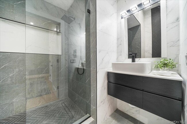 Building Photo - 260 W Main St