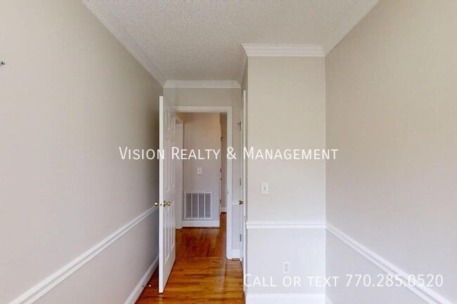 Building Photo - 28 Summerwind Dr