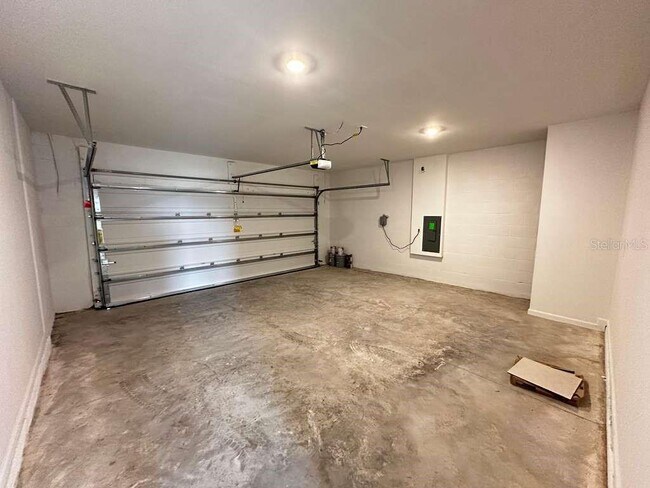 Building Photo - 2154 Chris Dr