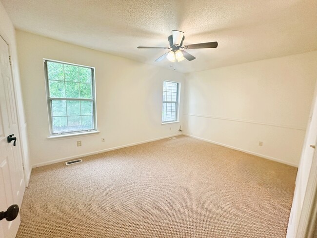 Building Photo - 5265 Settlers Park Dr