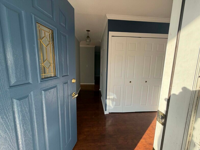 Building Photo - 1730 N Ridge Ave