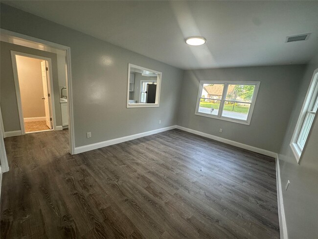 Building Photo - 145 Sequoia Dr