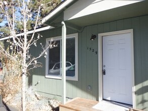 Building Photo - 1 Bed/1 Bath Duplex Unit in Fantastic Westside Bend Location - Knoll Ave